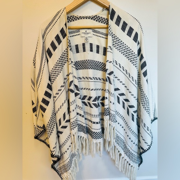 Boho style American Eagle geometric aztec poncho wrap with fringe - Picture 1 of 4